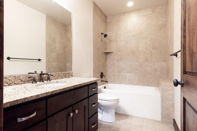 Building Photo - Unfurnished Condo in Black Rock Ridge