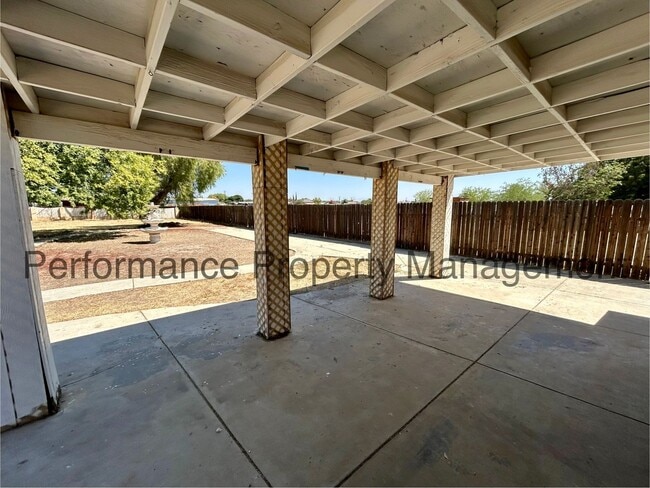 Building Photo - Beautifully Remodeled 4 Bed/2 Bath Home in...