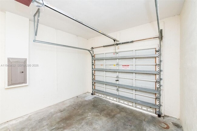 Building Photo - 1911 Madeira Dr