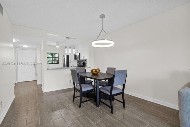 Building Photo - 7142 Golf Colony Ct