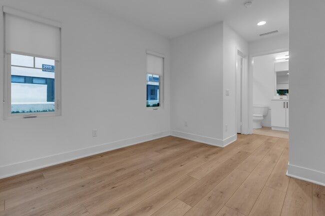 Building Photo - 2907 W Exposition Pl