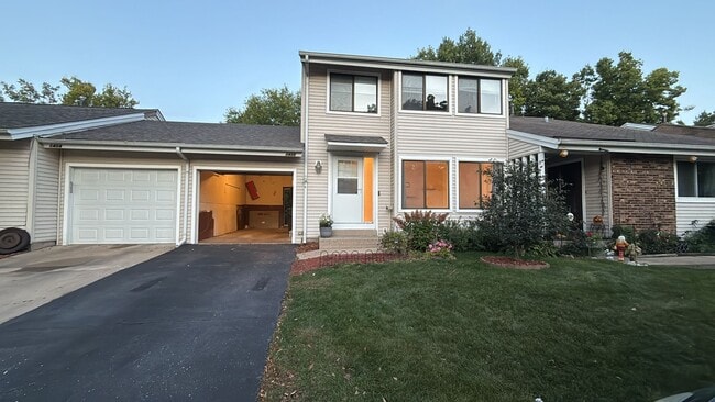Building Photo - 1410 Whispering Springs Cir