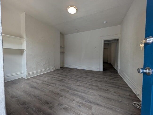 Building Photo - 257 37th St