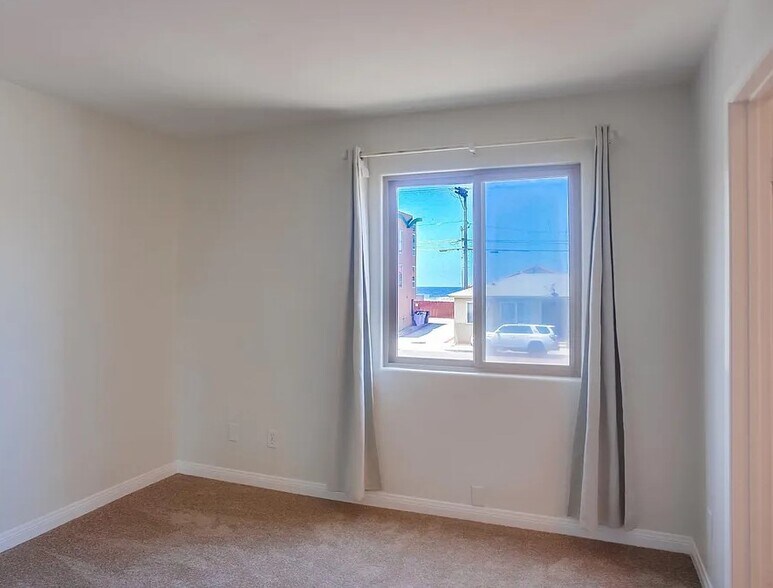 Building Photo - 803 El Carmel Pl