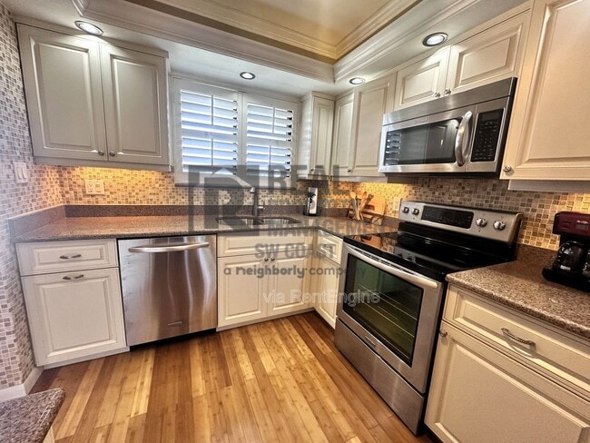 Building Photo - 2121 Collier Ave