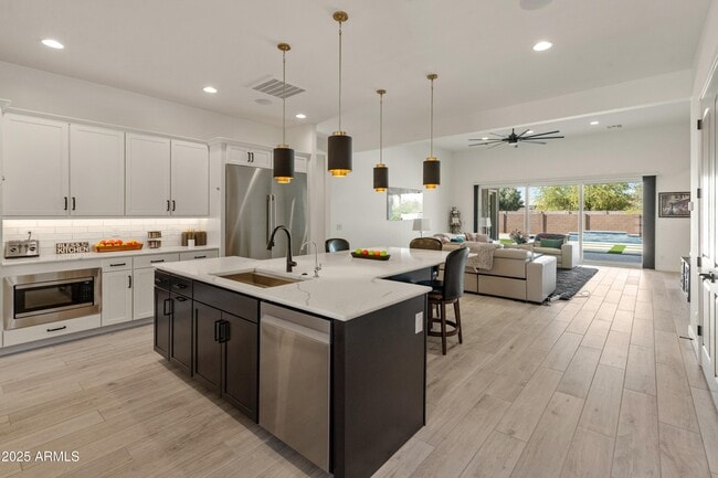 Building Photo - 4236 E Whisper Rock Trl