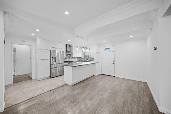 Building Photo - 10515 Valjean Ave