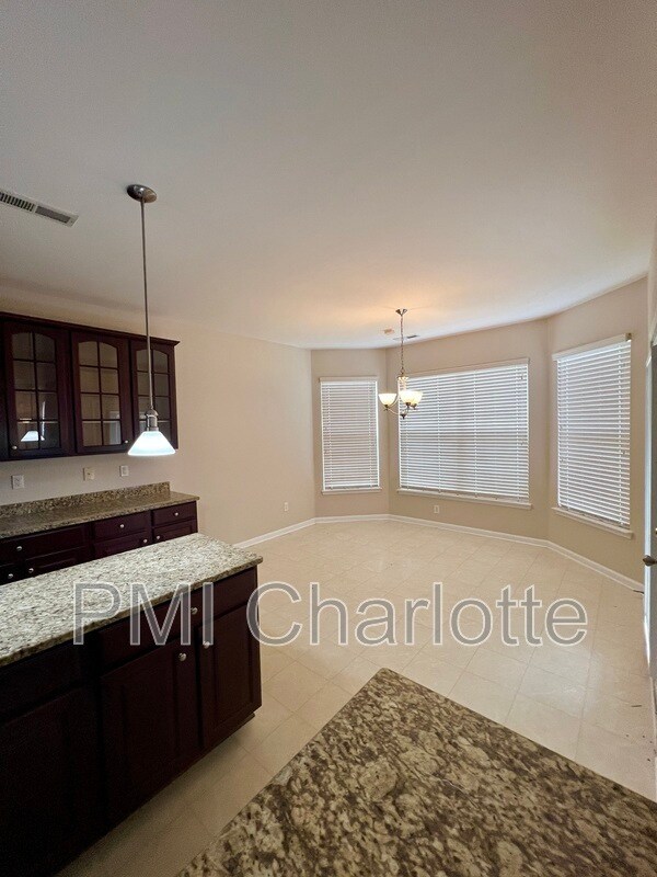 Building Photo - 7001 Mountain Top Ct