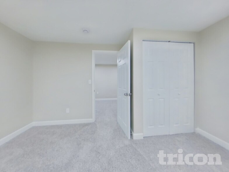 Building Photo - 2933 Sabal Palm Dr