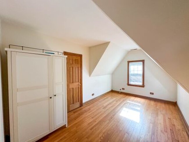 Building Photo - A beautiful and spacious rental home perfe...