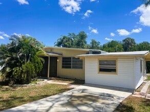 Building Photo - North Fort Myers Single Family Home