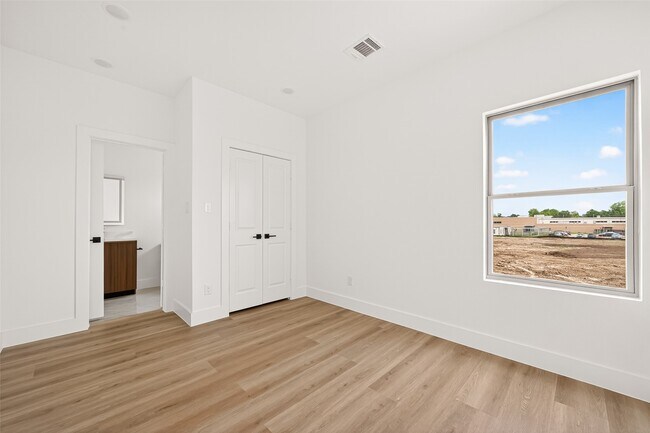 Building Photo - 7422 Maxroy St