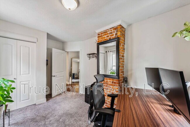 Building Photo - 693 Wilson Ave