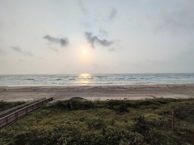 Building Photo - 5605 Gulf Blvd