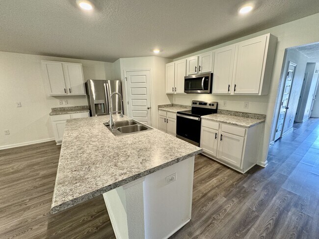 Building Photo - 5265 Peach Dr