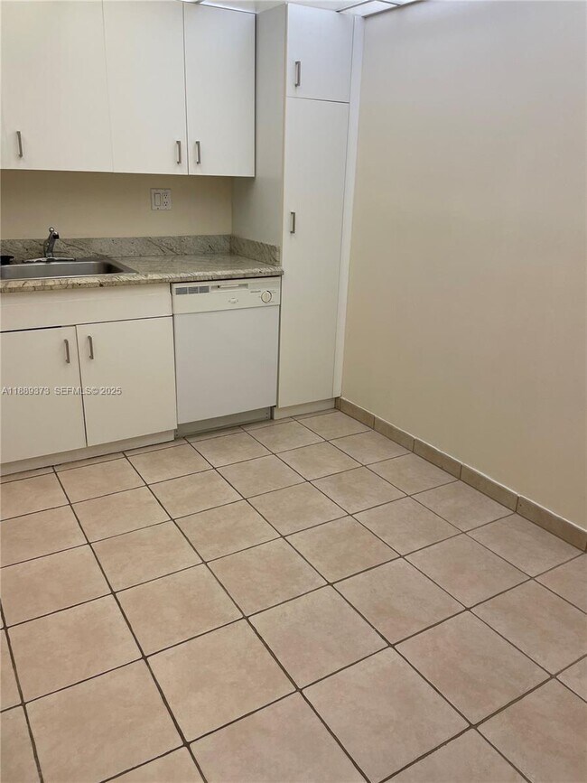 Building Photo - 18151 NE 31st Ct