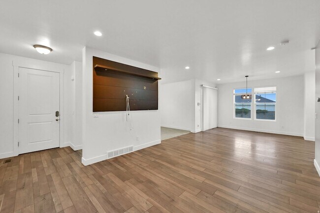Building Photo - 2147 Kimber Ln