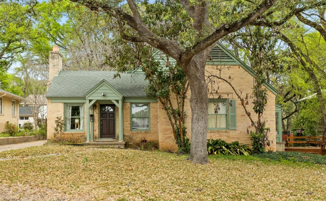 Building Photo - Gorgeous Tarrytown Home for Rent