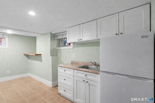 Building Photo - 48 Lockwood Ave