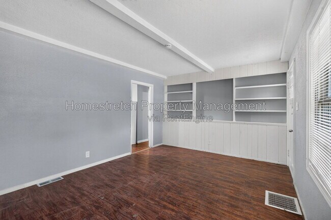 Building Photo - 452 Bluff Dr