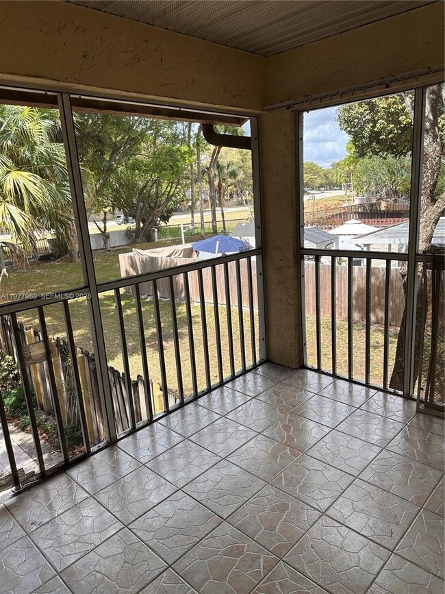 Building Photo - 9502 SW 140th Ct