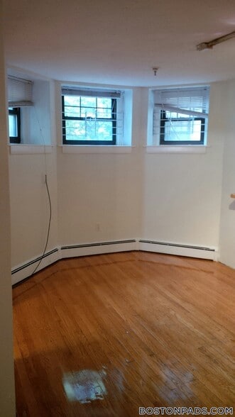 Building Photo - 58 Queensberry St