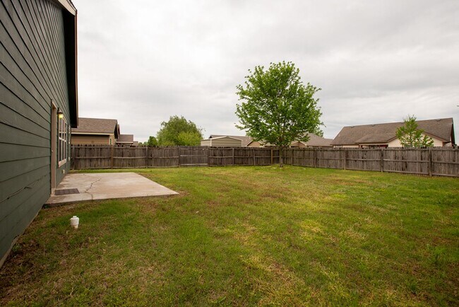 Building Photo - 3 Bed / 2 Bath in Owasso!