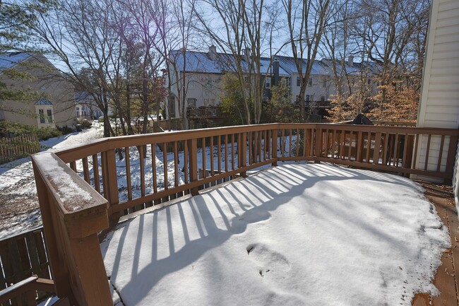 Building Photo - This 4 level townhouse in Westridge won't ...