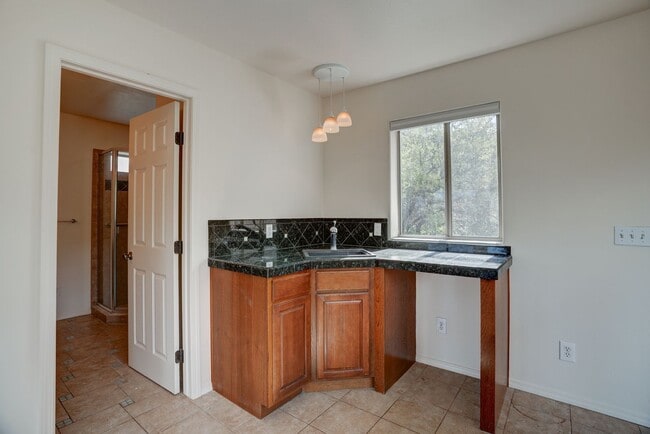 Building Photo - 2 Bedroom plus Office in Main House & Stud...