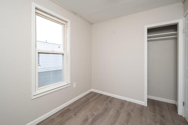 Building Photo - 719 5th Ave