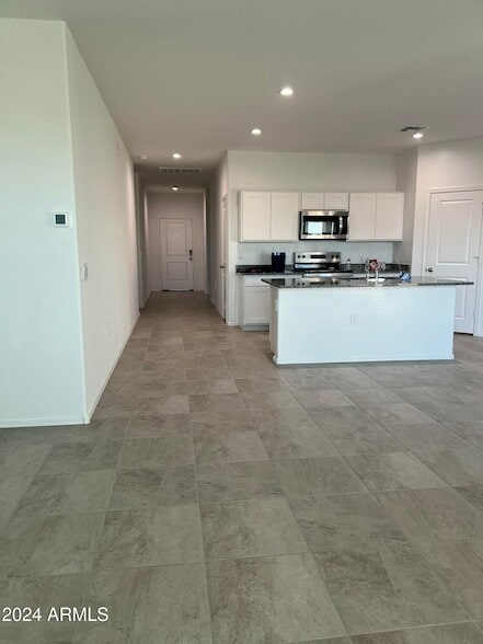 Building Photo - 1575 E Lardner Dr