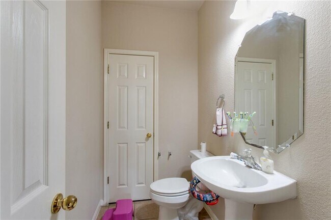 Building Photo - 15709 Belfin Dr