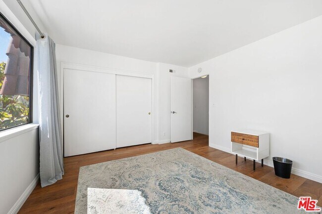 Building Photo - 27912 Ridgecove Ct N