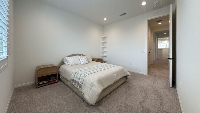 Building Photo - HUGE PRICE REDUCTION!! Gorgeous 6 Bedroom ...