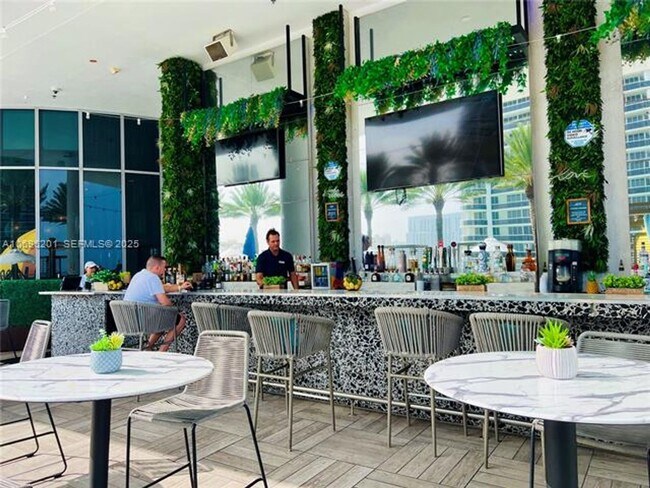 Building Photo - 4111 S Ocean Dr