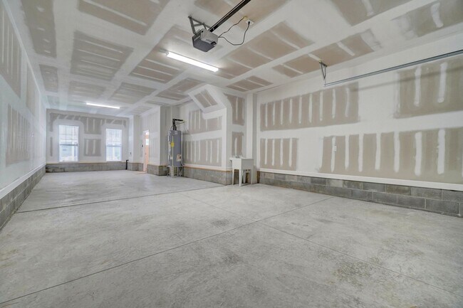Building Photo - Available 08-05-25! Coastal Luxury Townhom...