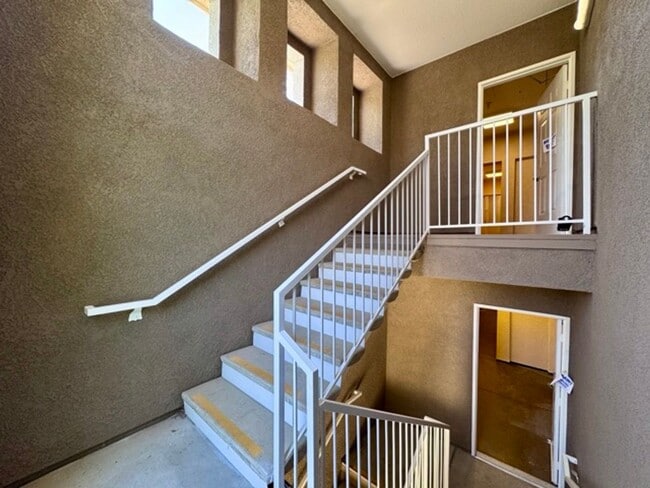 Building Photo - Upgraded 1BD/1BA Condo in Gated Temecula C...