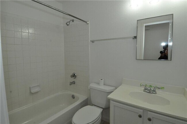 Building Photo - 1116 Porterfield Dr