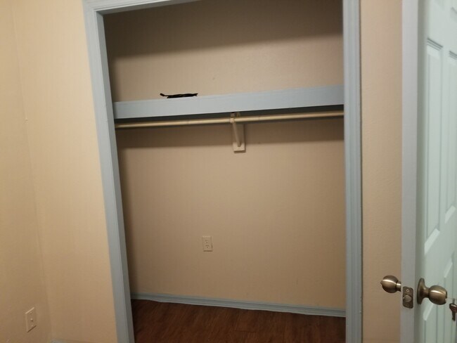 computer rm closet - 318 Hollenbeck Ave