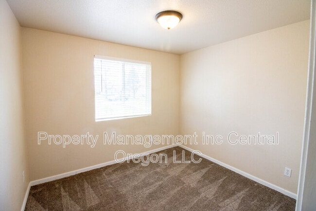 Building Photo - 2827 SW Pumice Ave