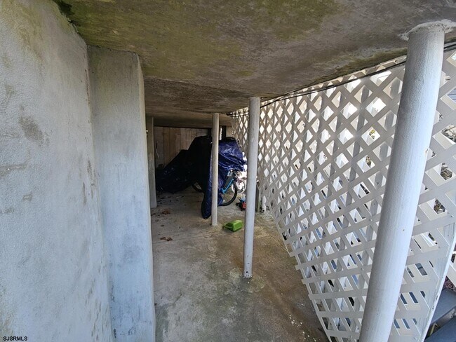 Building Photo - 111 N Sacramento Ave