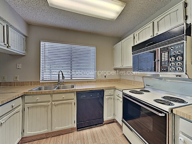 Building Photo - 4202 Glenlawn Ct