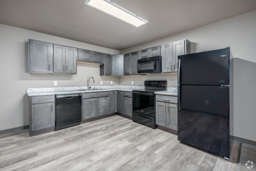 Primary Photo - Deadwood Ridge Apartments