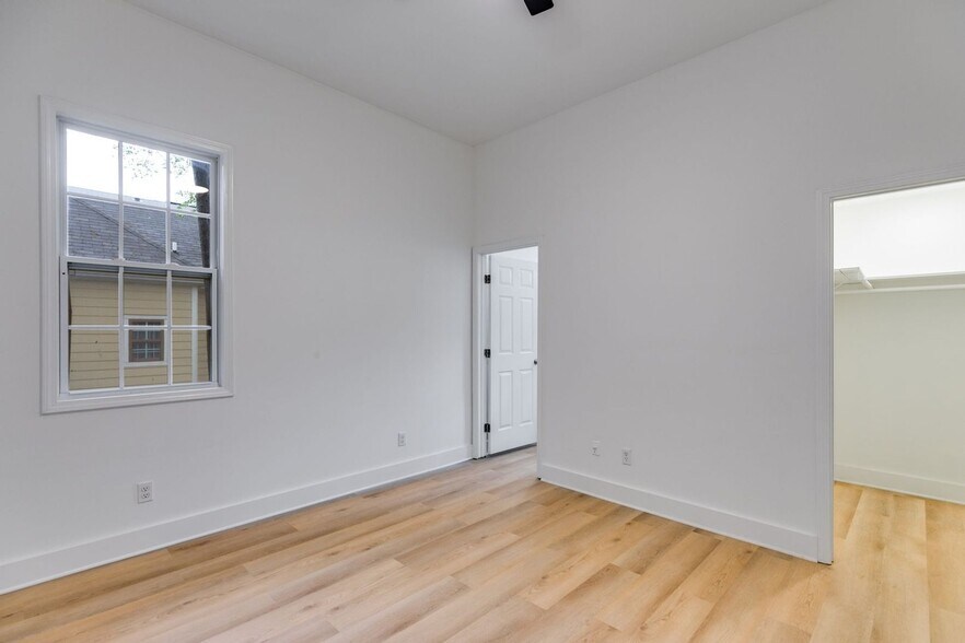 Building Photo - 926 Welch St SW