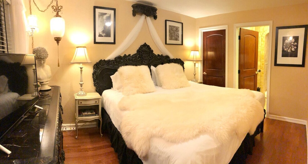 Building Photo - 4030 Beach Dr SW