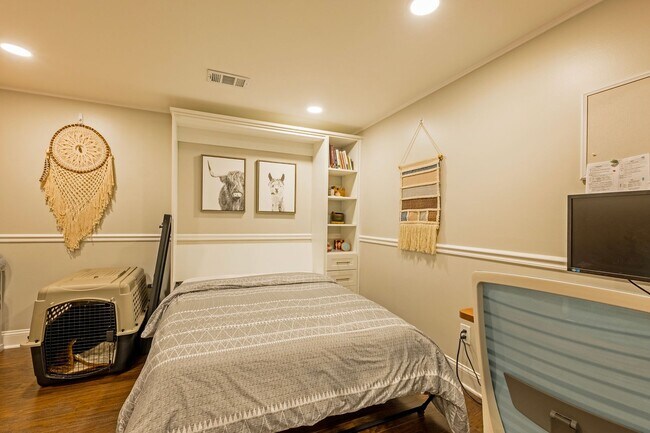 Building Photo - Magical Home with the Yard of Your Dreams!