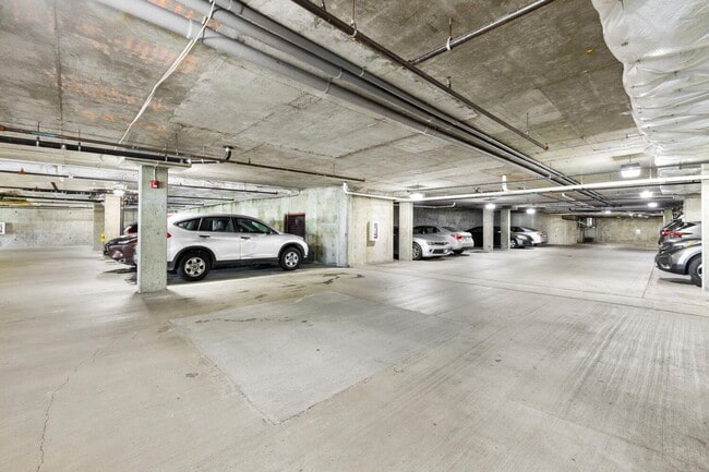 Building Photo - Beautiful 2 Bed 1.75 Bath Condo in Downtown Bellevue