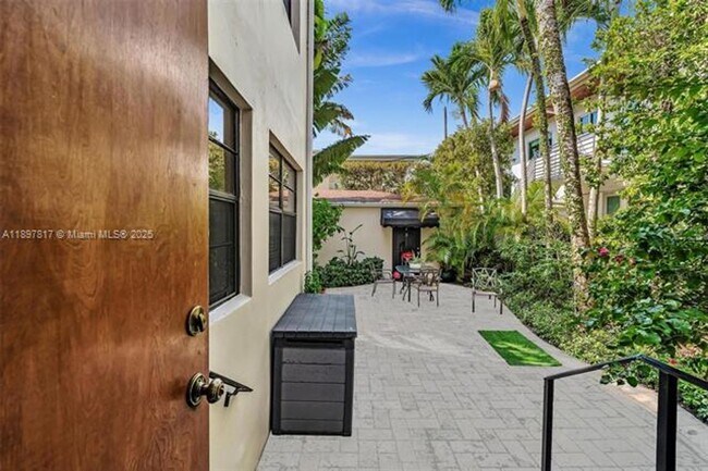 Building Photo - 836 W 40th St