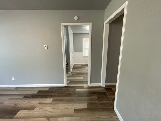 Building Photo - Welcome Home!!