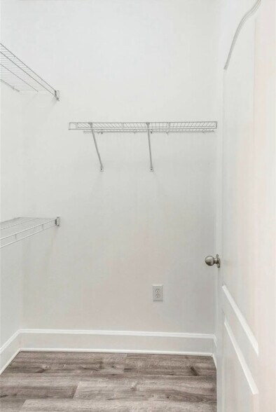 Building Photo - Room in Condo on Crossing Pl
